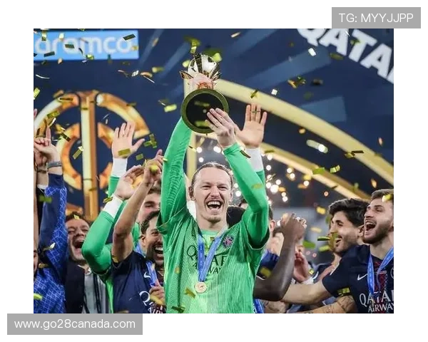 门将萨福诺夫点球大战四连扑，一战封神助大巴黎登顶世界